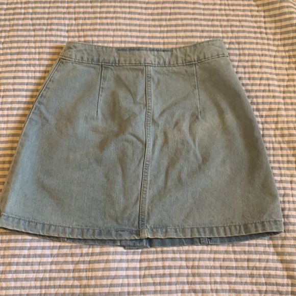 Divided H&M stone wash button Jean mini skirt - Picture 3 of 3